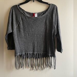 H&M GRAY FRINGE TOP - SIZE 4 Gray Relaxed Crop Blouse with 3/4 Sleeves